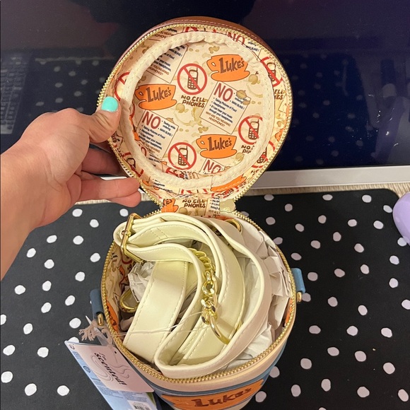 Gilmore Girls Luke's Diner To-Go Coffee Cup Figural Crossbody Bag - Picture 3 of 16